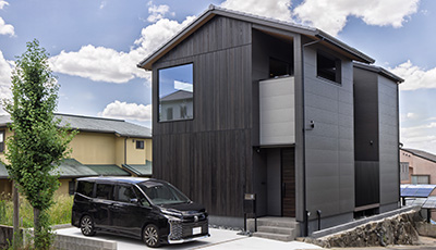 建築実例 case74｜屋久島地杉が映える、ホテルライクな吹き抜けの家